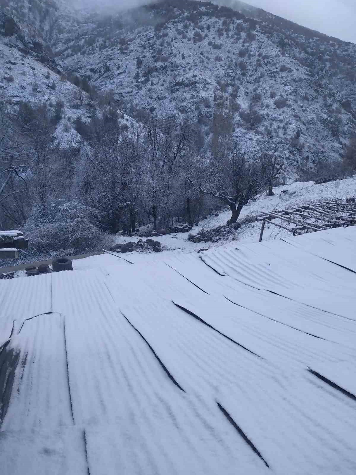 Kızılcahamam ve Çubuk’ta kar yağışı etkili oldu