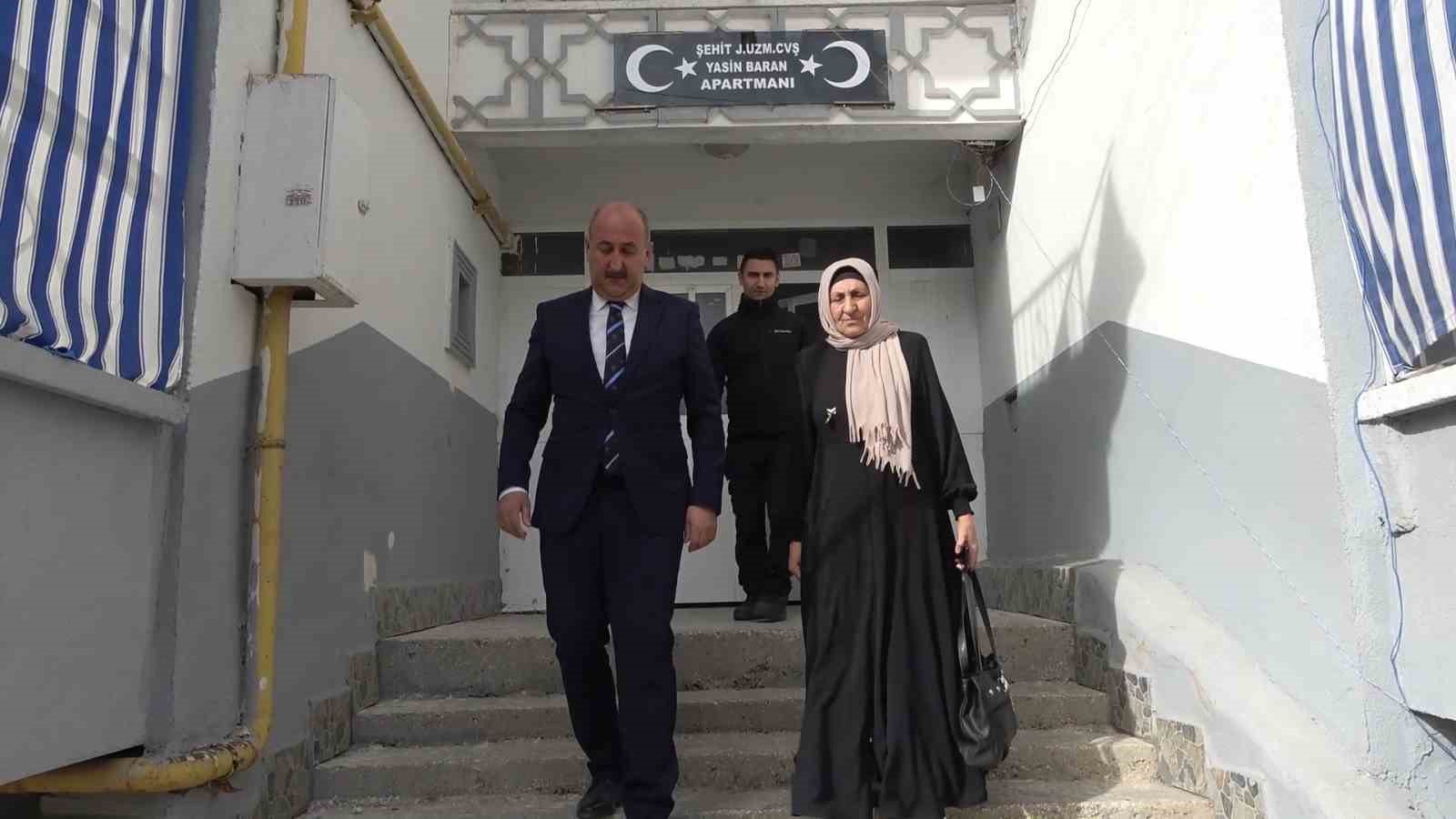 Şehit annesinden duygulandıran destek: Umre parasını depremzedeler için bağışladı