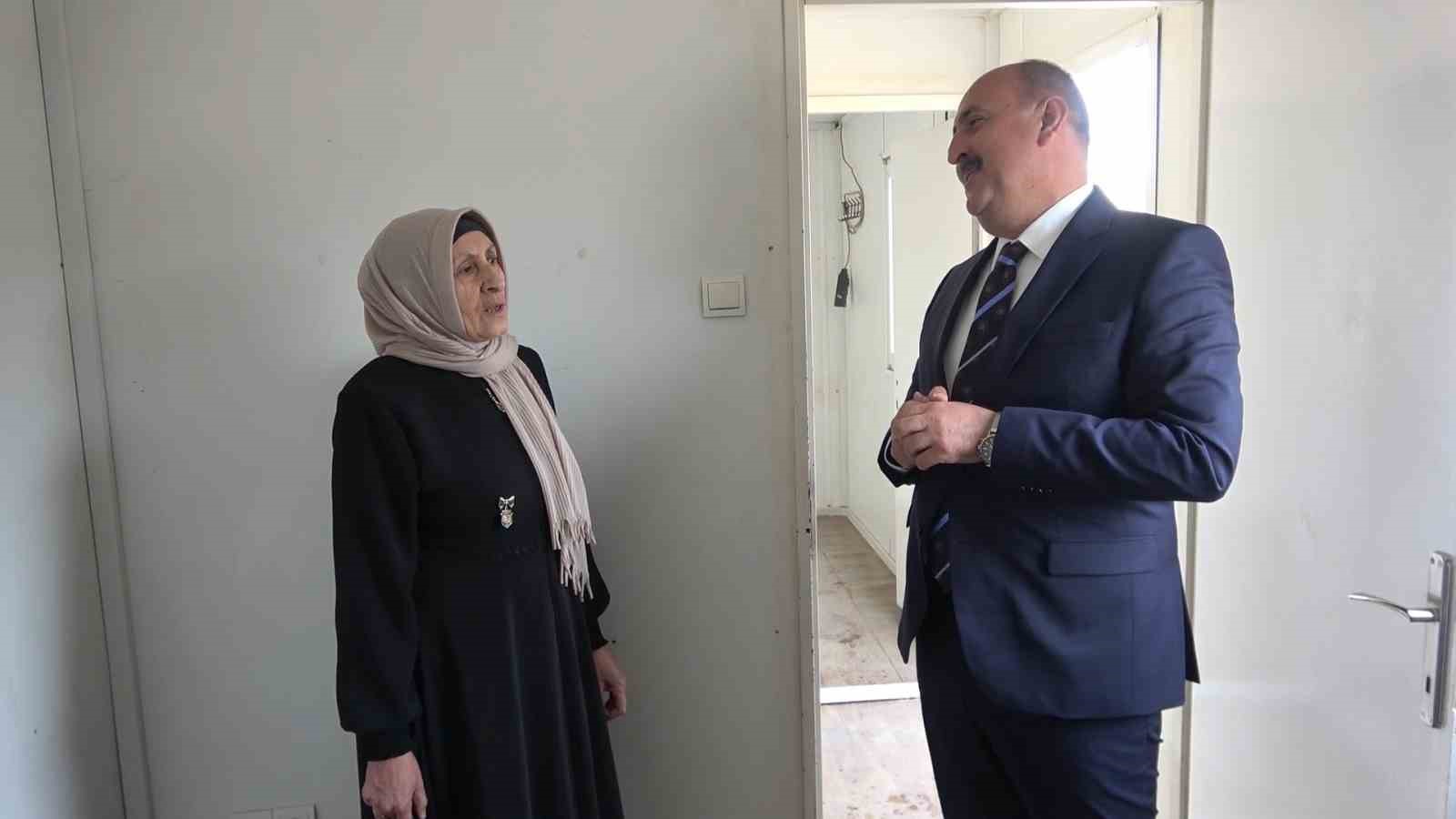 Şehit annesinden duygulandıran destek: Umre parasını depremzedeler için bağışladı