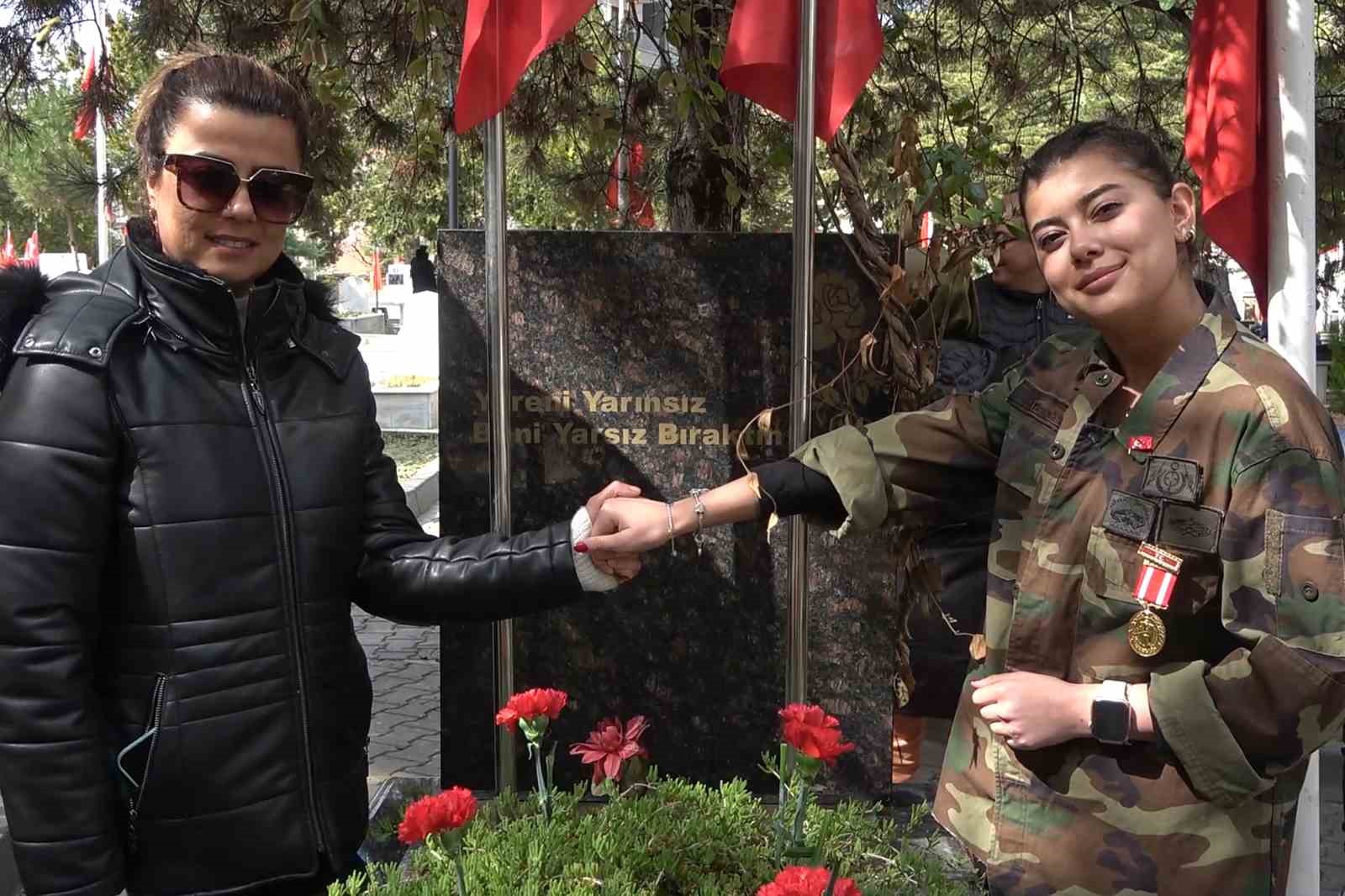 Babası şehit düştüğünde 4,5 yaşındaydı, üniformasını giyip kabrine gitti: "Üniforması benim için gurur tablosu"