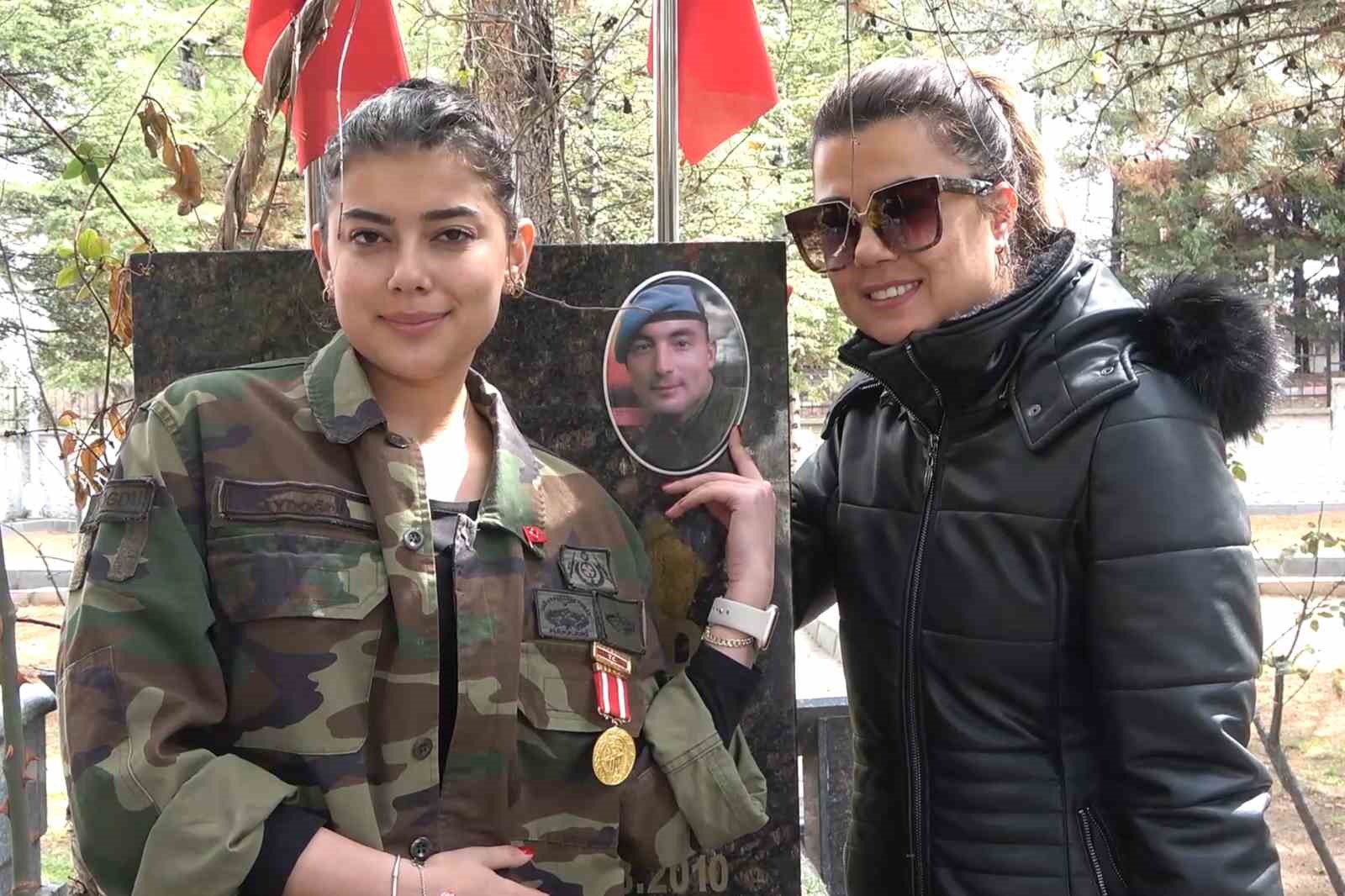Babası şehit düştüğünde 4,5 yaşındaydı, üniformasını giyip kabrine gitti: "Üniforması benim için gurur tablosu"