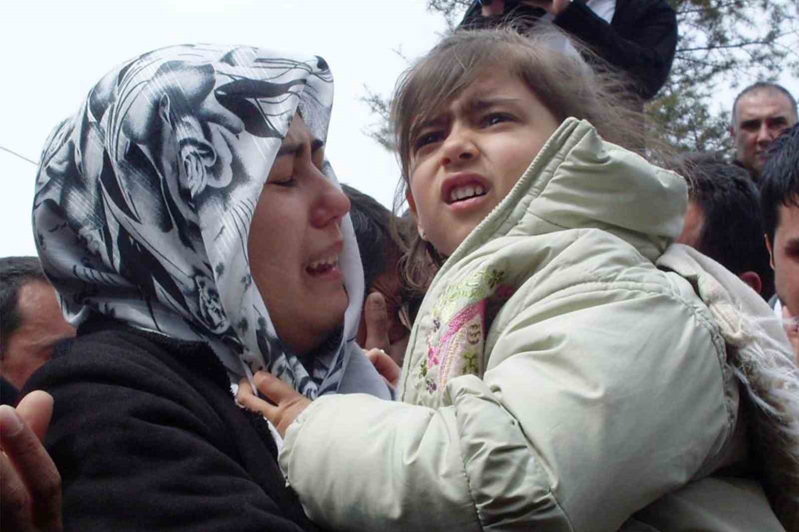 Babası şehit düştüğünde 4,5 yaşındaydı, üniformasını giyip kabrine gitti: "Üniforması benim için gurur tablosu"