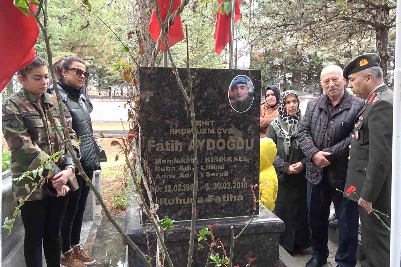 Babası şehit düştüğünde 4,5 yaşındaydı, üniformasını giyip kabrine gitti: "Üniforması benim için gurur tablosu"