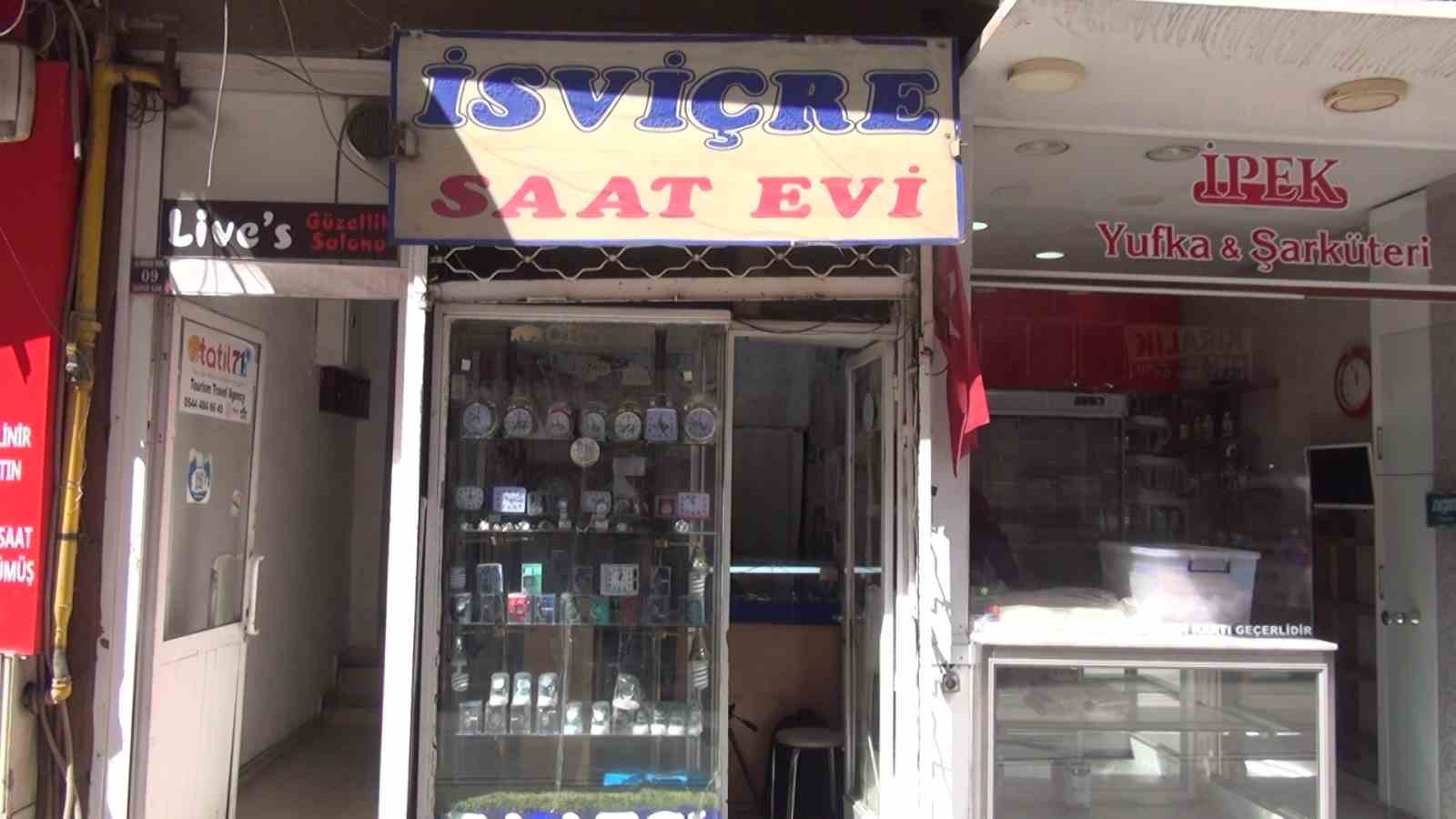 Kırıkkale’de 3 metrekarelik dükkanında yarım asırdır zamanı ayarlıyor