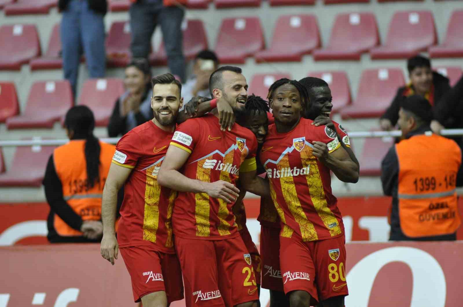 Spor Toto Süper Lig: Kayserispor: 3 - Ümraniyespor: 1 (Maç sonucu)
