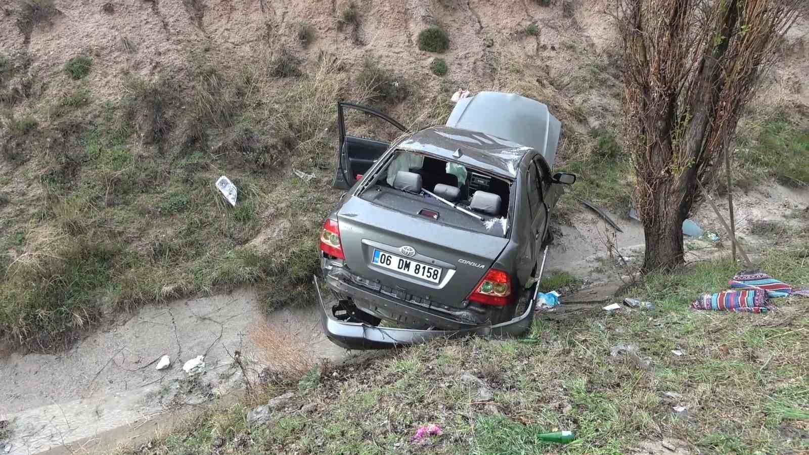 Kuvvetli sağanak kaza getirdi, otomobil takla attı: 3 kişi yaralandı