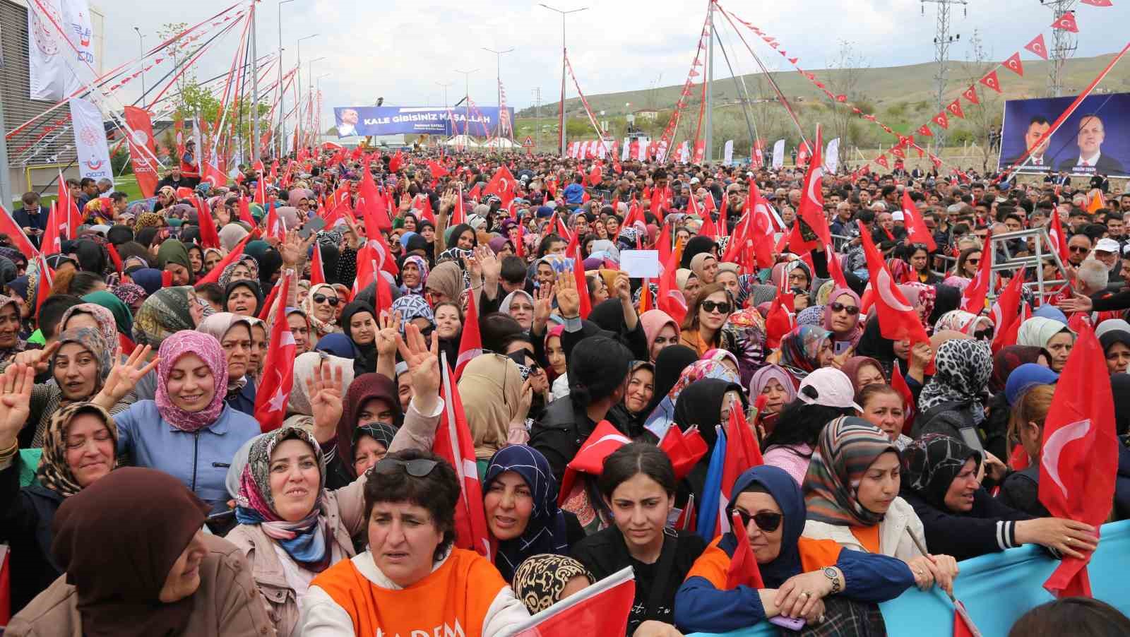 Ankara-Sivas Yükse Hızlı Treni Kırıkkale’de coşkuyla karşılandı