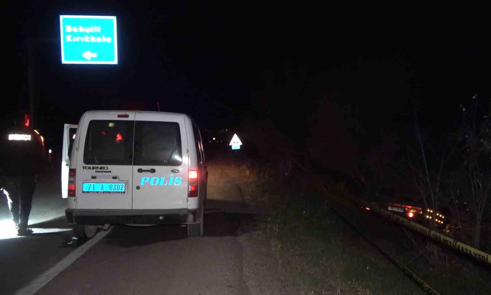 Kontrolden çıkan çekici şarampole devrilip hurdaya döndü: 2 ağır yaralı