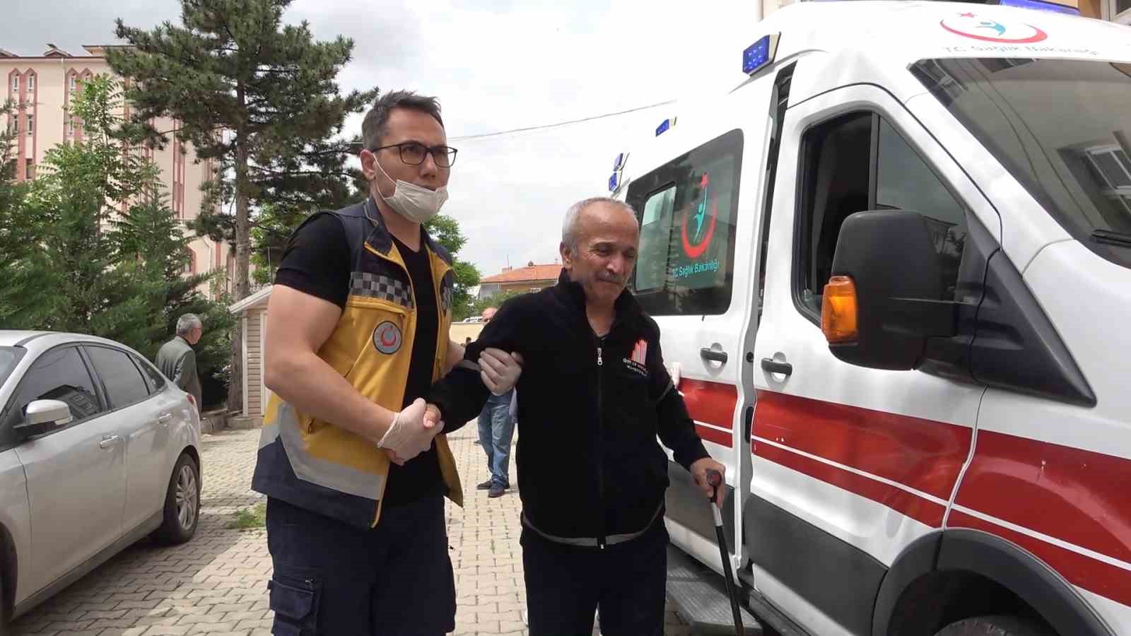 Oy kullanmaya ambulansla gittiler