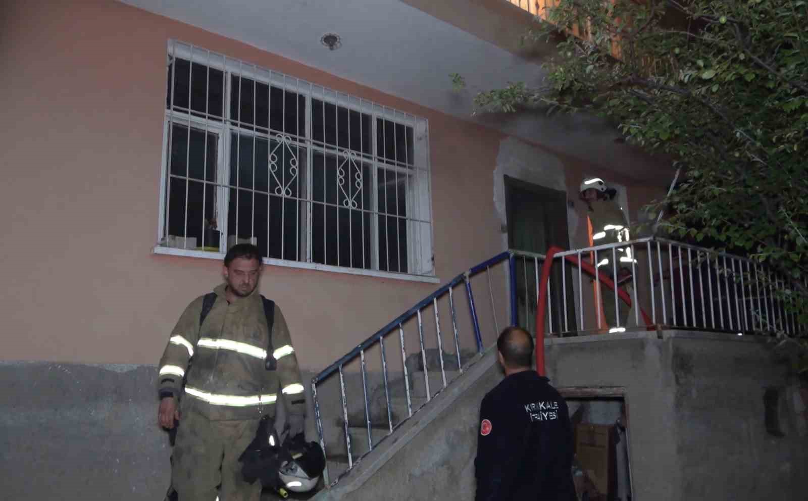Kırıkkale’de 2 katlı evde yangın paniği