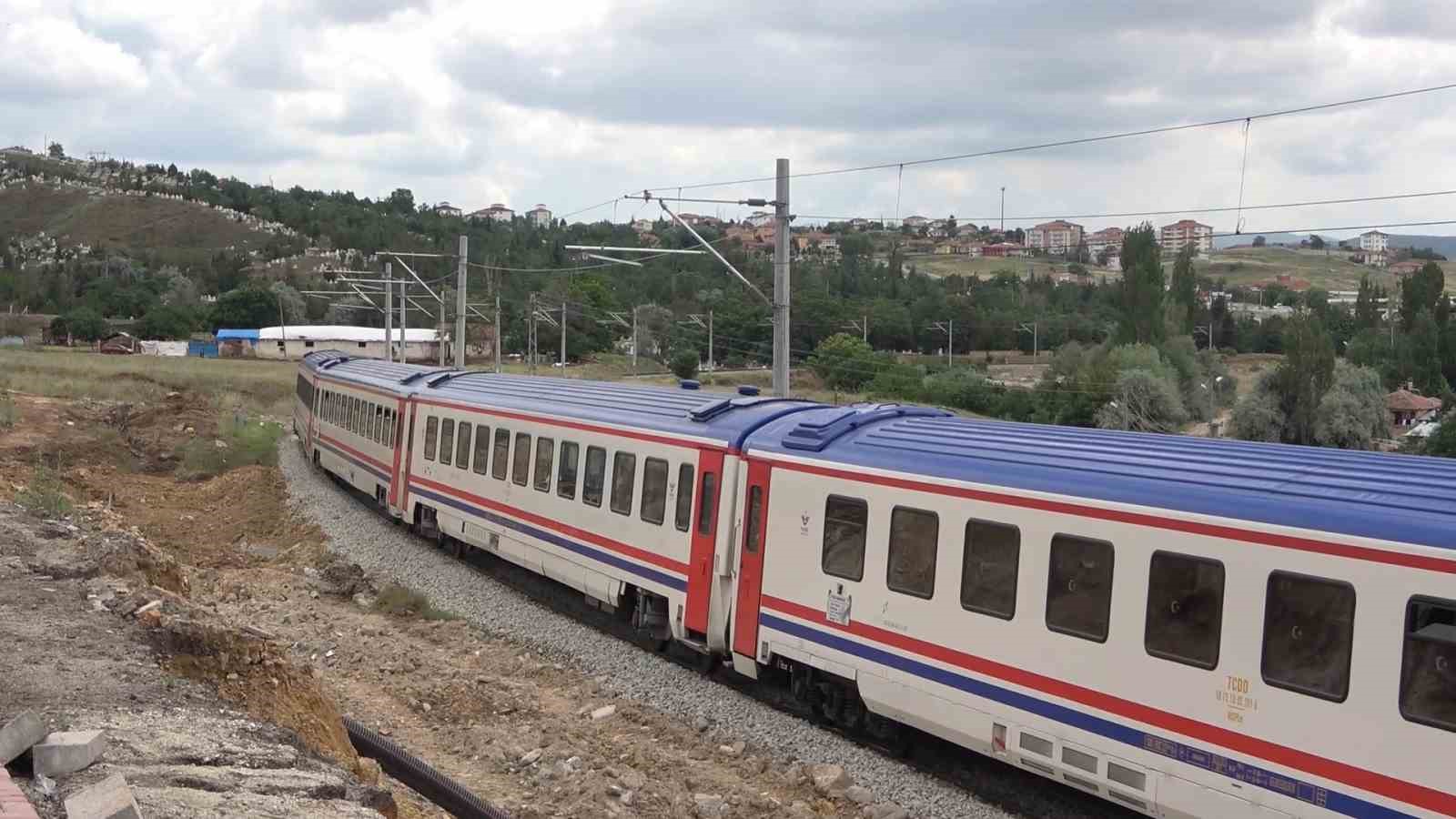 Selin çökerttiği Doğu Ekspresi hattı onarıldı: Tren seferleri yeniden başlatıldı