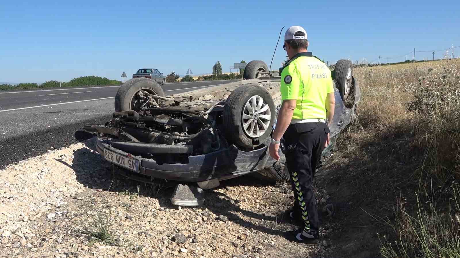Takla atan otomobil hurdaya döndü: 5 yaralı