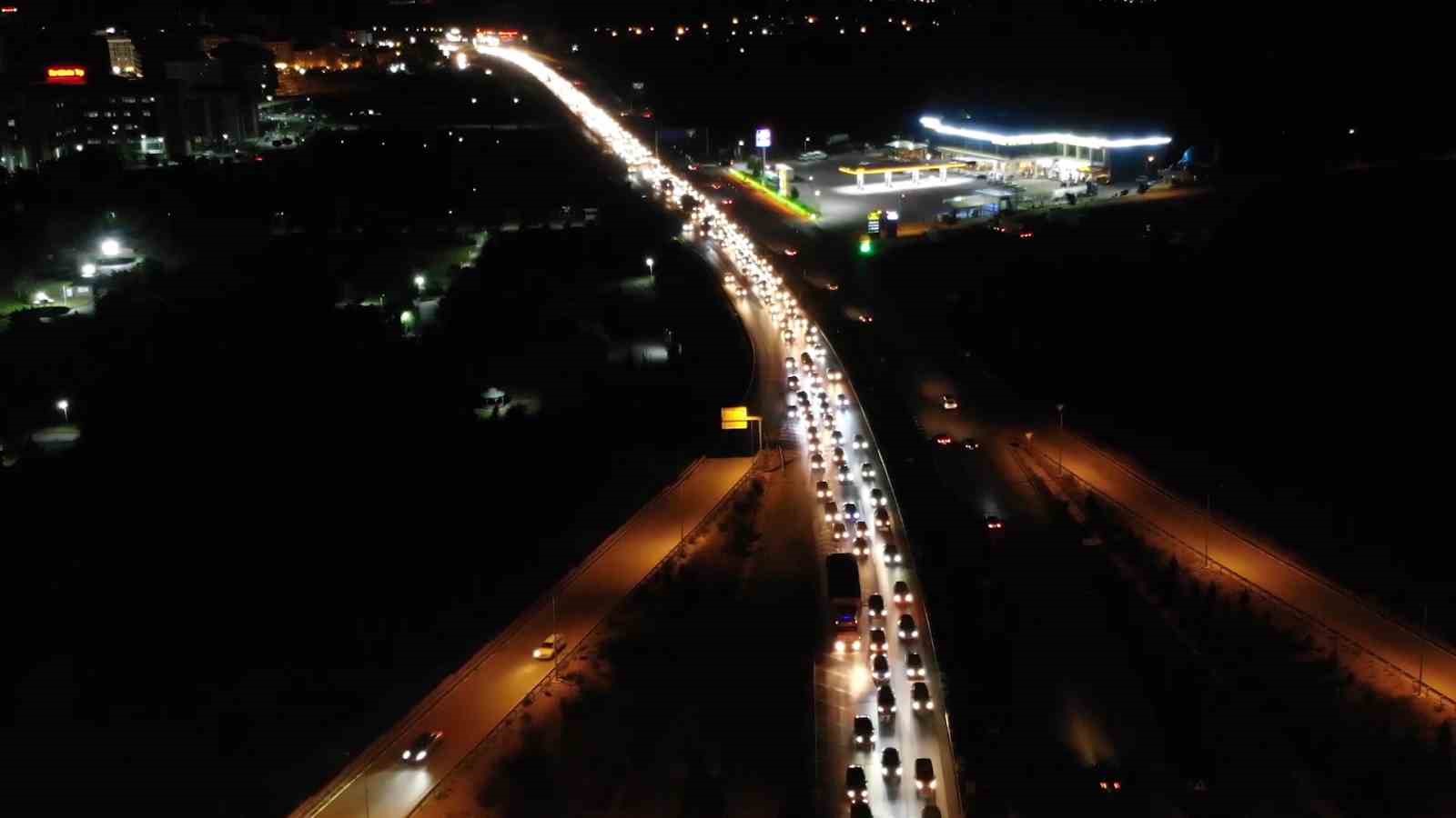 Bayram bilançosu netleşti: 43 ilin geçiş güzergahından 800 bin araç geçiş yaptı