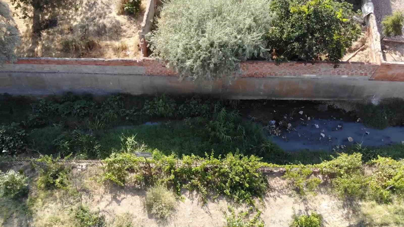 Lağım kokusu mahalleyi sardı, vatandaşlar Kırıkkale Belediyesi'ne isyan etti !