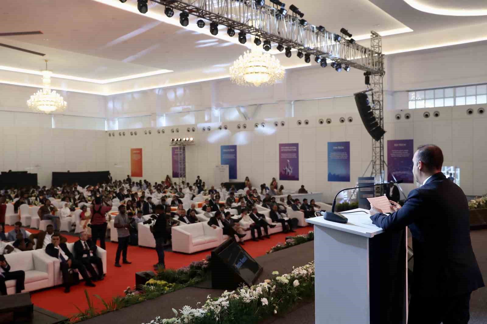 Bakan Kacır, Türkiye’nin girişimcilik ekosistemini Hindistan’a tanıttı