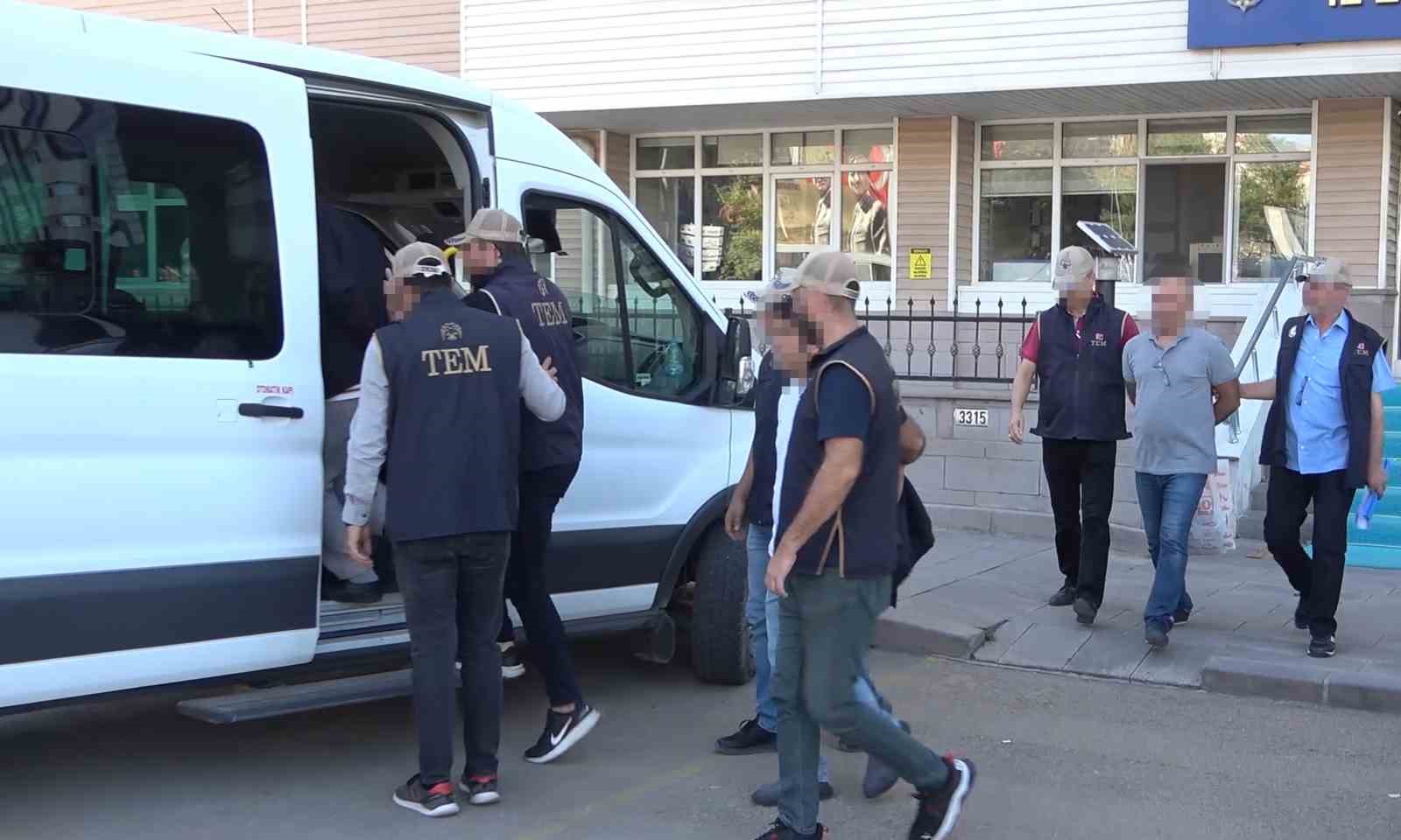FETÖ hükümlüsü 3 eski öğretmen yakalandı