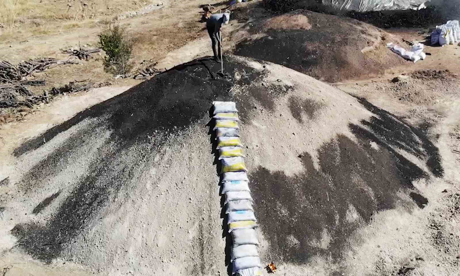 Zor şartlar altında mangal kömürü üretiyorlar: Tonu 14 bin lira