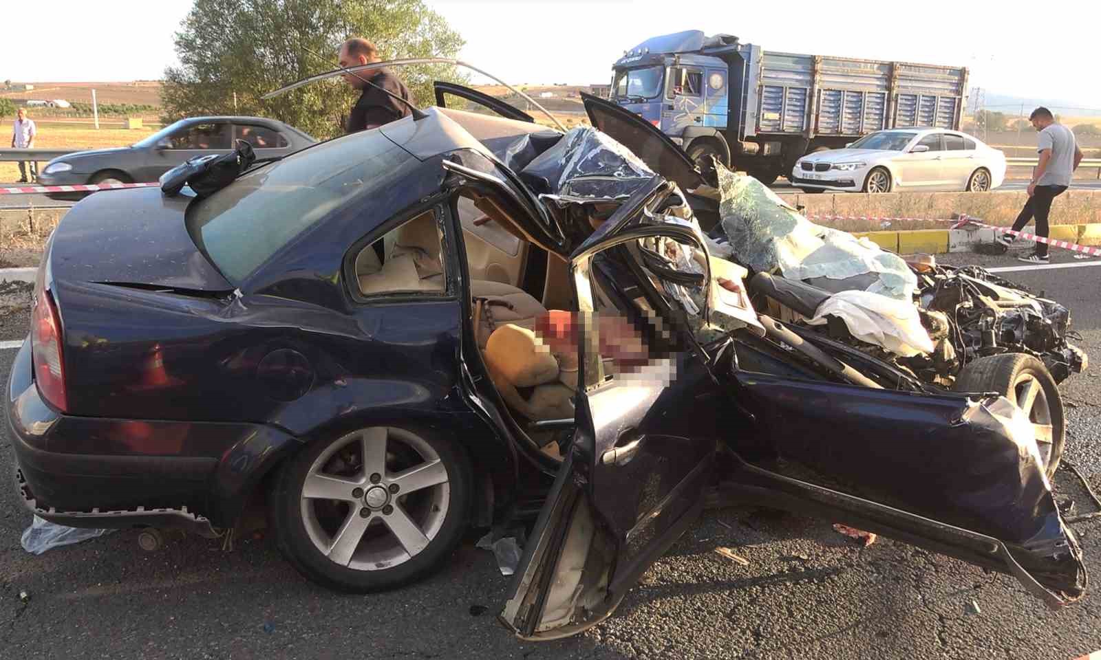 Vince çarpan otomobil hurdaya döndü: 2 ölü, 1 yaralı