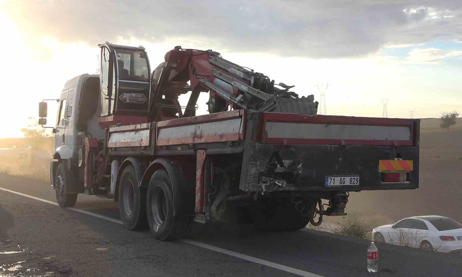 Vince çarpan otomobil hurdaya döndü: 2 ölü, 1 yaralı