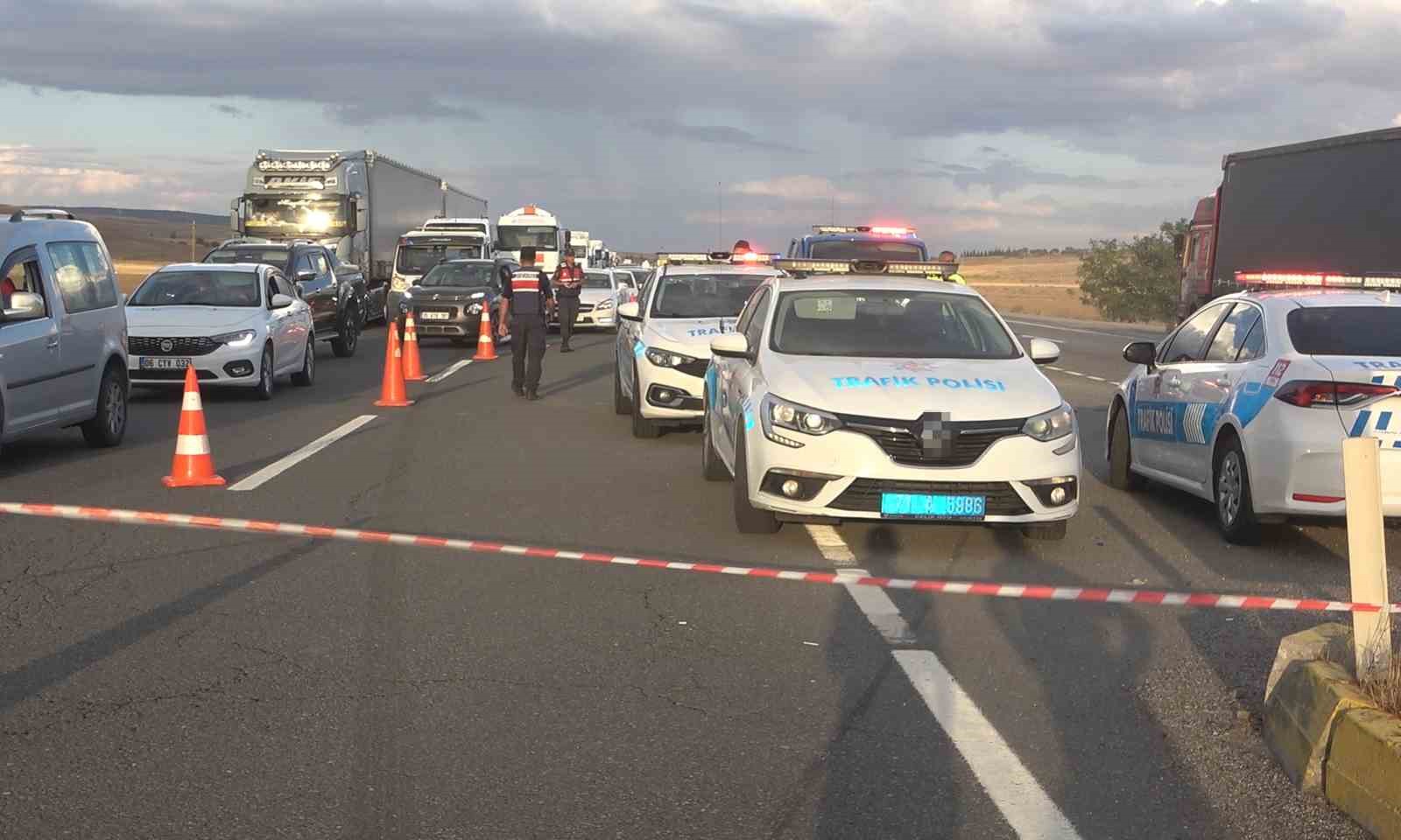 Vince çarpan otomobil hurdaya döndü: 2 ölü, 1 yaralı