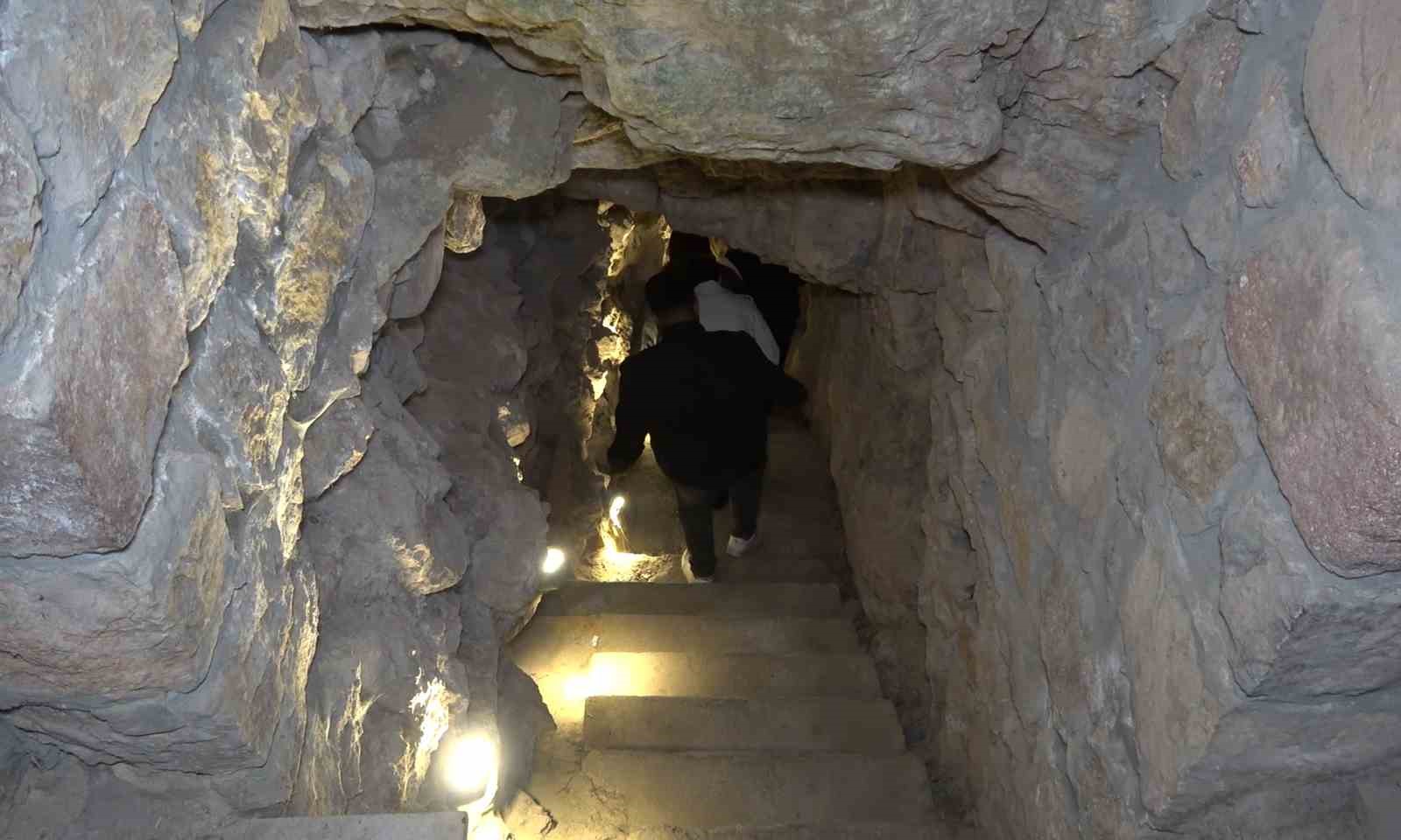 285 metre uzunluğunda 3 kattan oluşuyor: Tarihi Sulu Mağara ziyaretçilerini ağırlıyor
