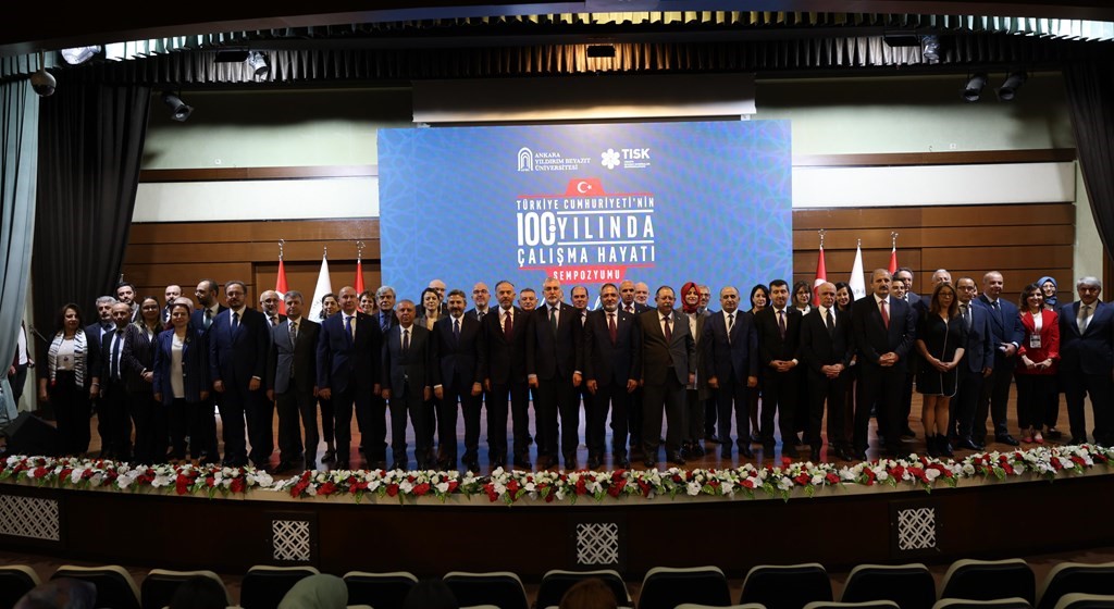 Bakan Işıkhan, “Türkiye Cumhuriyeti’nin 100. Yılında Çalışma Hayatı” paneline katıldı
