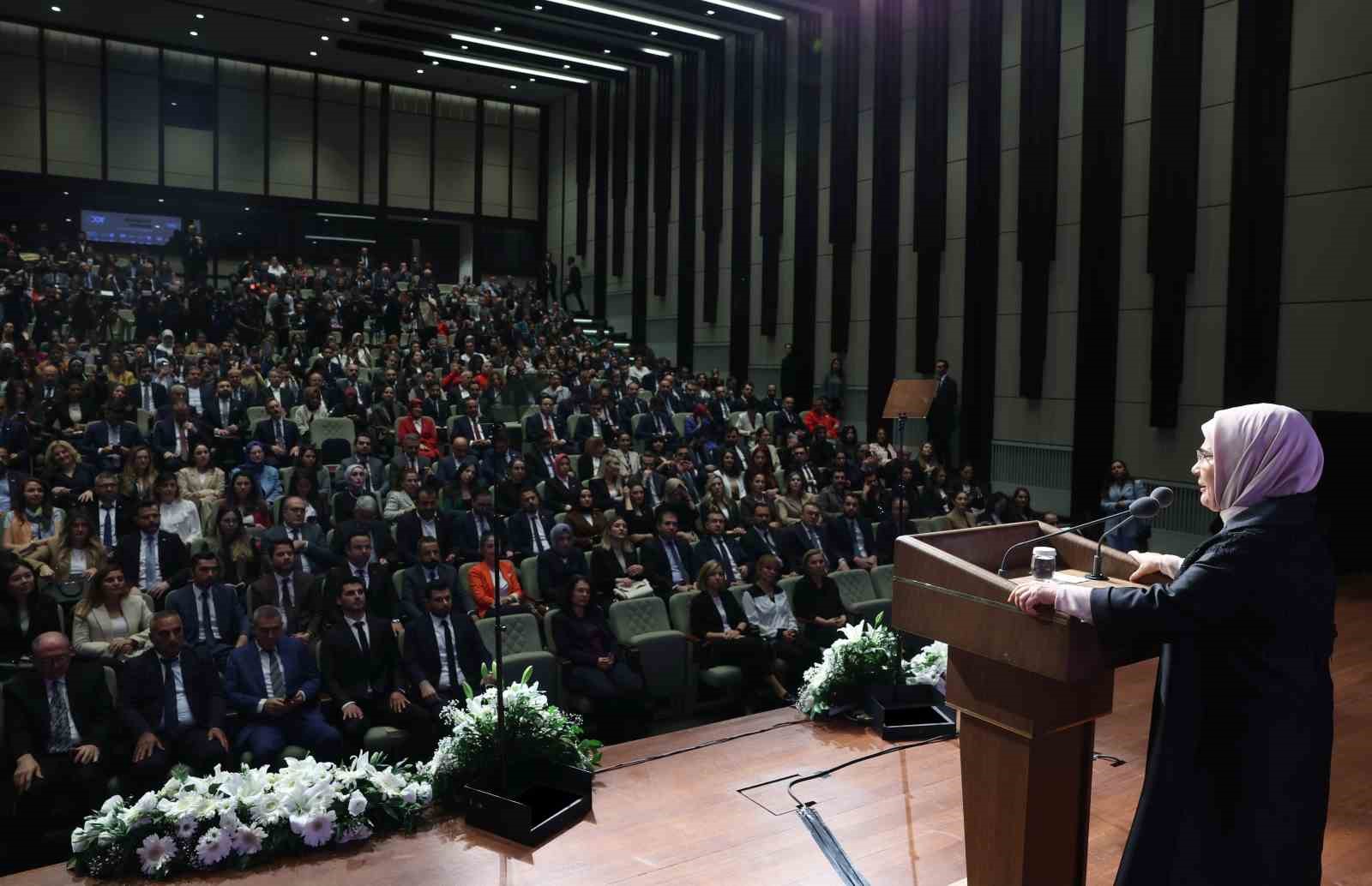 Emine Erdoğan: "Dünyanın bütün mazlumlarını emanet addediyoruz ve kalıcı barışı tesis etmek için seferber oluyoruz"