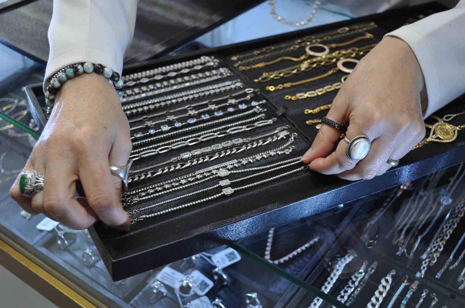 (ÖZEL) Gümüş piyasasında savaş yüzünden satışlar azaldı