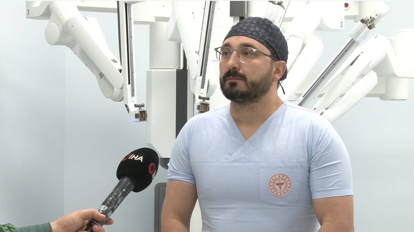 Robotik cerrahi sayesinde 50’ye yakın kadın rahim kanserini yendi
