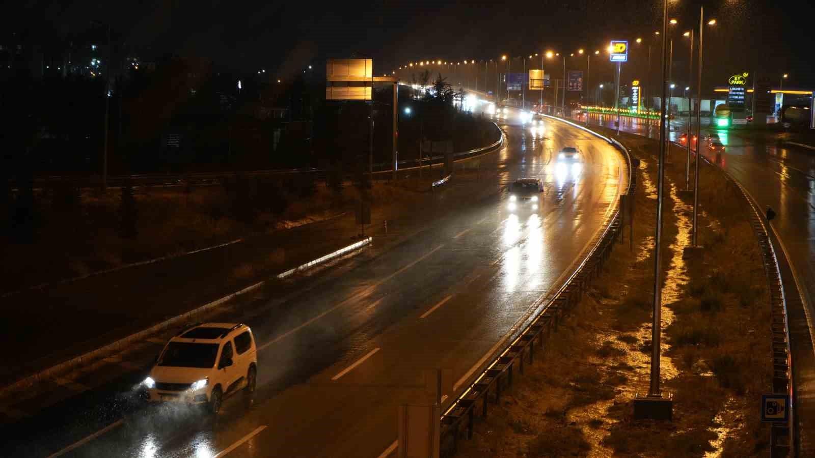43 ilin geçiş güzergahı Kırıkkale’de sağanak etkili oldu