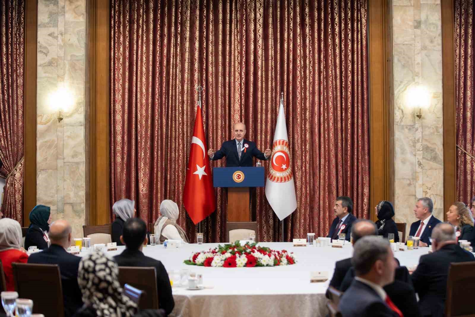 TBMM Başkanı Kurtulmuş öğretmenlerle bir araya geldi
