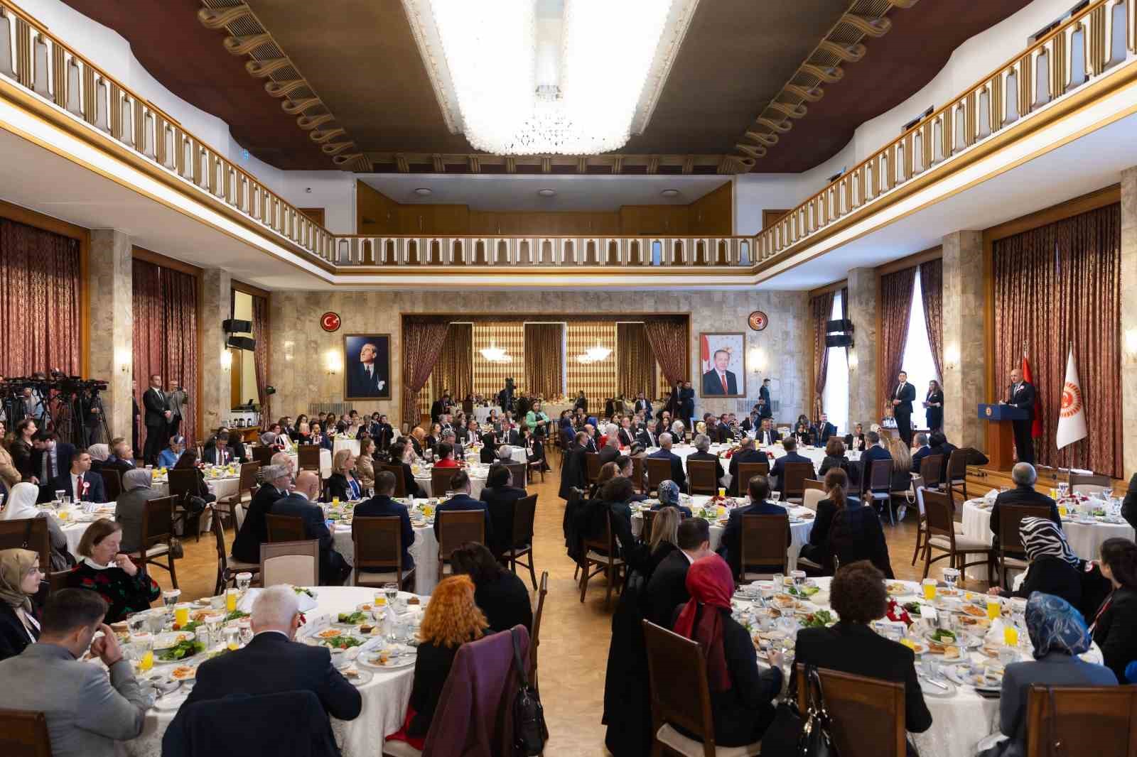 TBMM Başkanı Kurtulmuş öğretmenlerle bir araya geldi