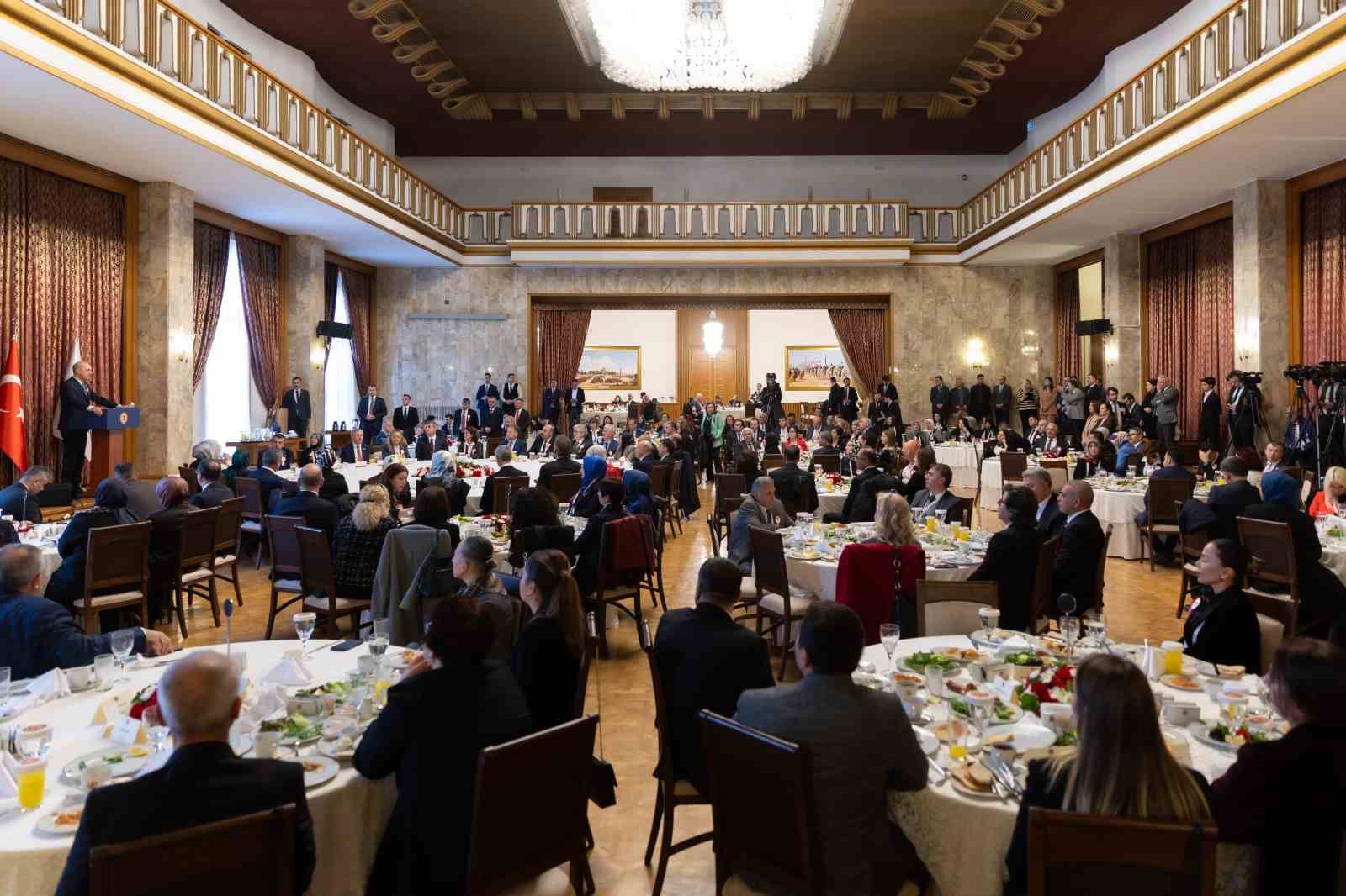 TBMM Başkanı Kurtulmuş öğretmenlerle bir araya geldi