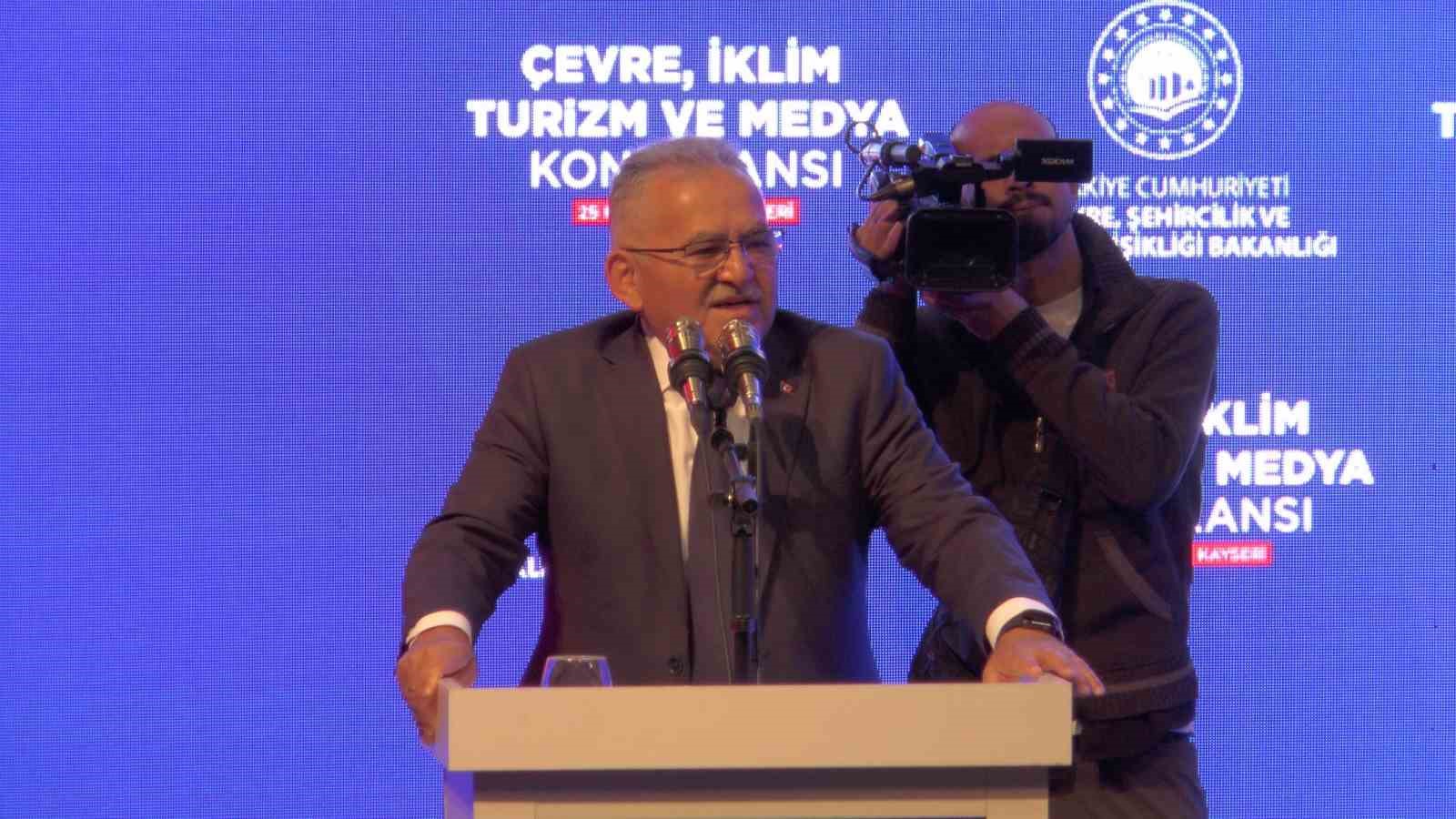 Bakan Özhaseki: “Deprem bölgesindeki köylerimizde 100 bine yakın çelik evler yapacağız”