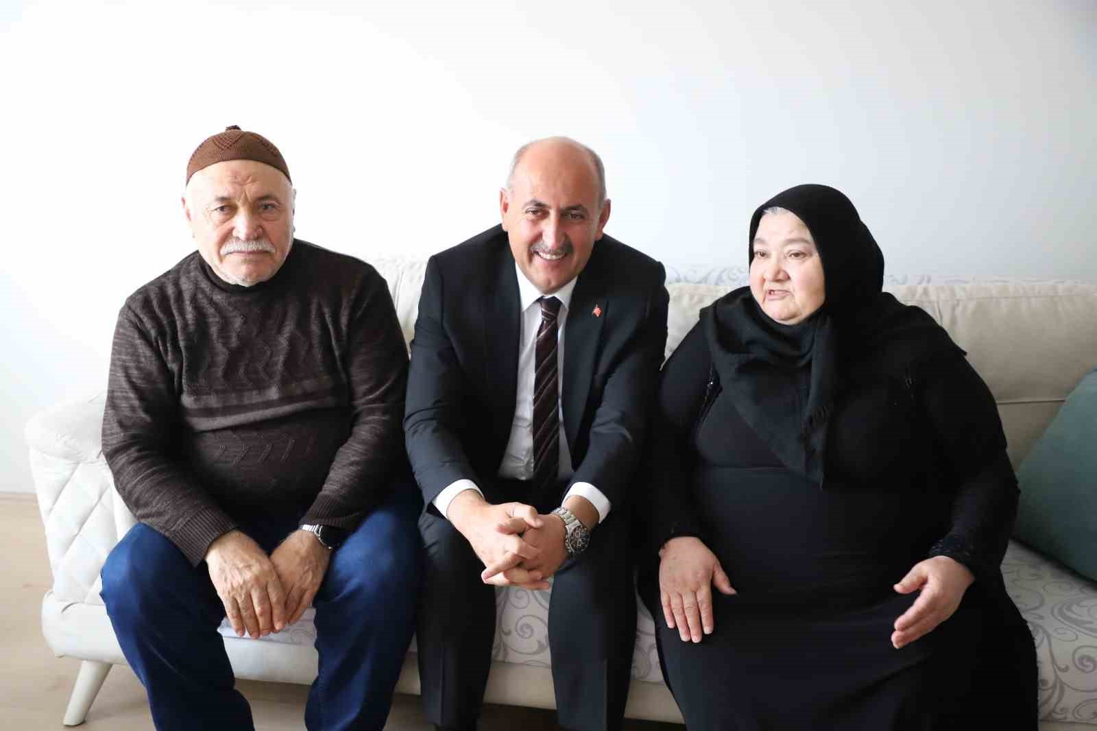 Kilolarından kurtulmak isteyen Sultan teyzenin tek isteği: "Bastonsuz yürümek istiyorum"