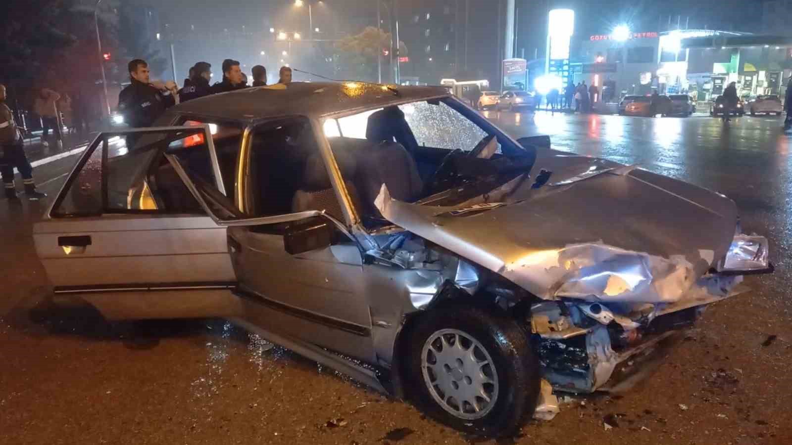 Kırıkkale’de iki otomobil  çarpıştı: 9 yaralı