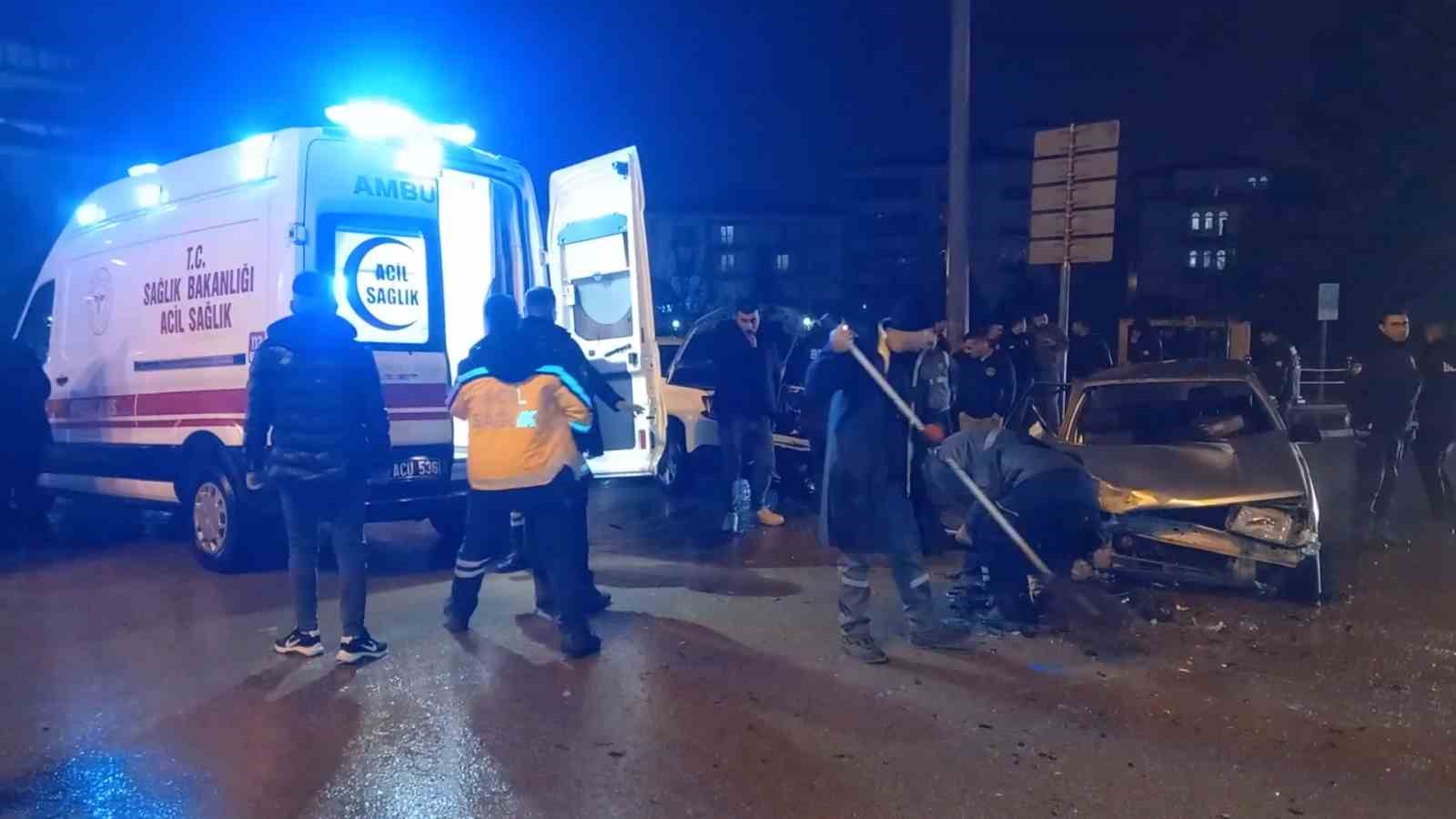 Kırıkkale’de iki otomobil  çarpıştı: 9 yaralı