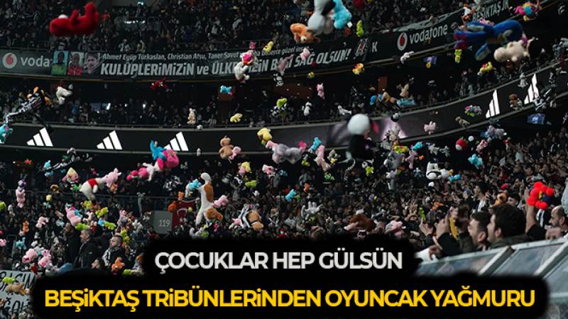 Beşiktaş tribünlerinden oyuncak yağmuru