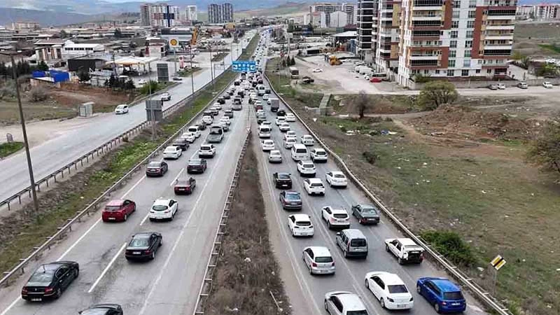 TATİLİ DEĞİL, AKRABA ZİYARETİNİ TERCİH ETTİK
