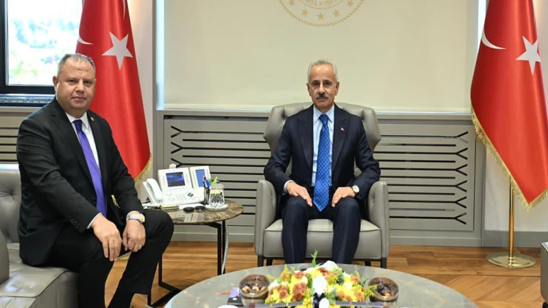 Öztürk, Uraloğlu ile yol ve demiryolu taleplerini görüştü