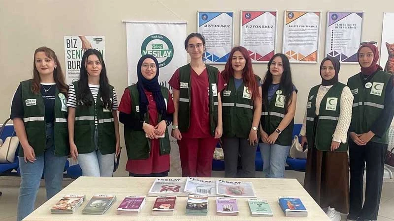 Yeşilay ve Veterinerlik Fakültesinden anlamlı stant