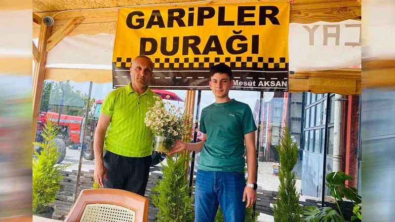 Gazi Mesut Aksan’dan hem esnaflık hem sosyal destek