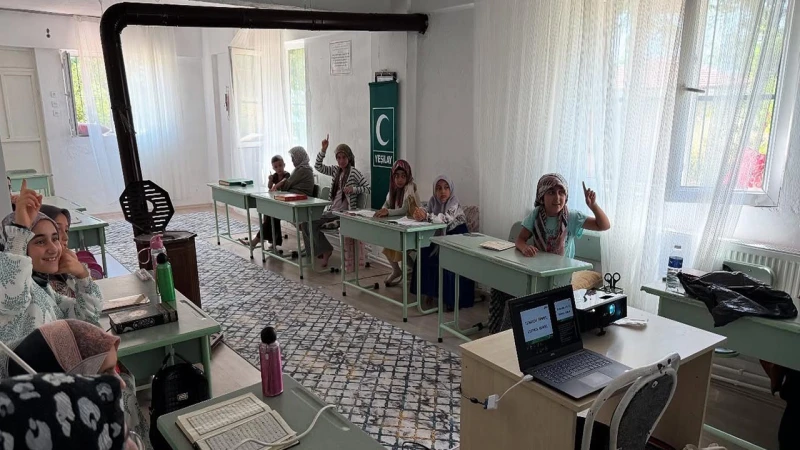 Yeşilay’dan Kız Kur’an Kursu’nda anlamlı etkinlik