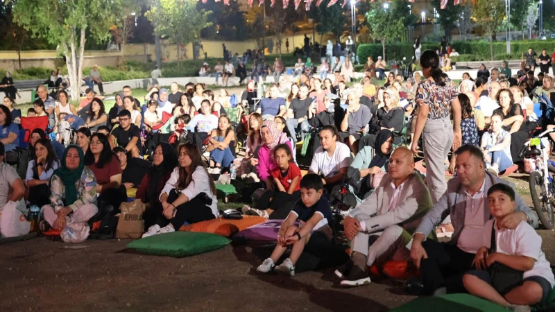 Kırıkkale Belediyesi’nden yıldızların altında sinema keyfi