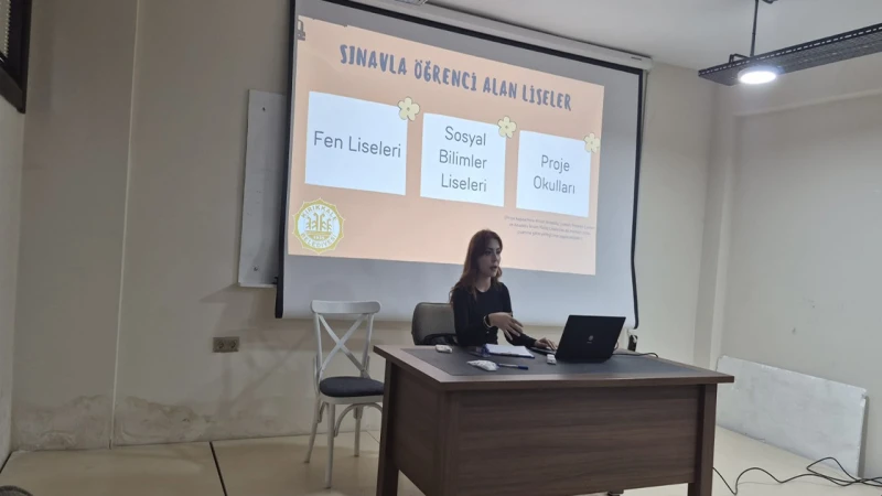 Liseli gençlerin ailelerine LGS kaygıları ve psikolojisi anlatıldı