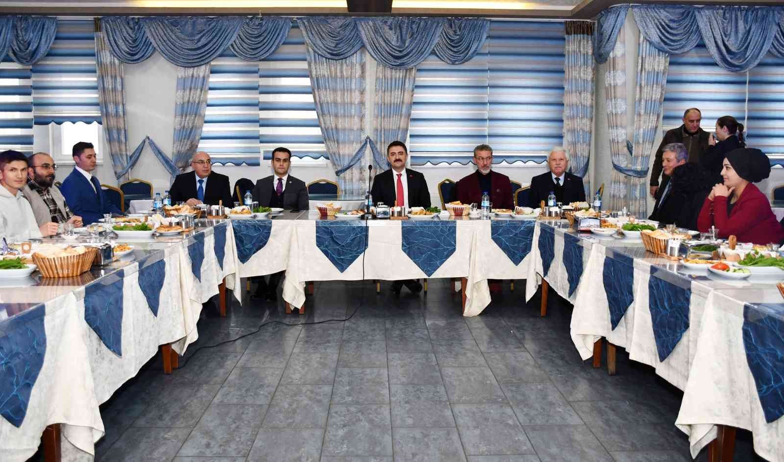 Vali Tekbıyıkoğlu: "Demokraside basının yeri çok önemli"