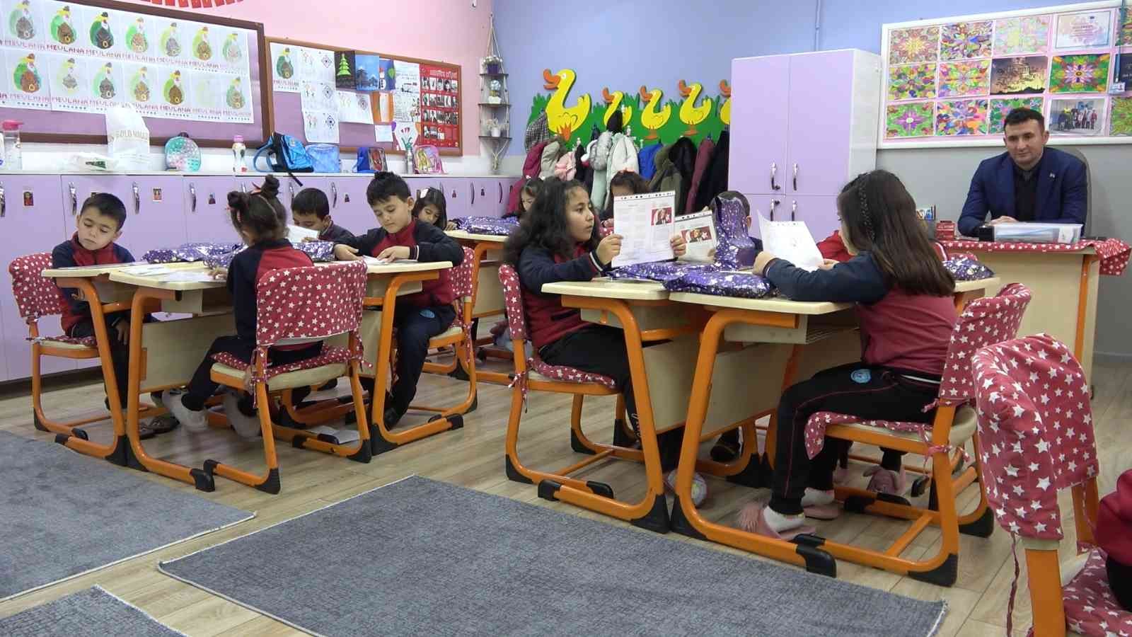 Vali Bülent TEKBIYIKOĞLU, Öğrencilere Karnelerini verdi