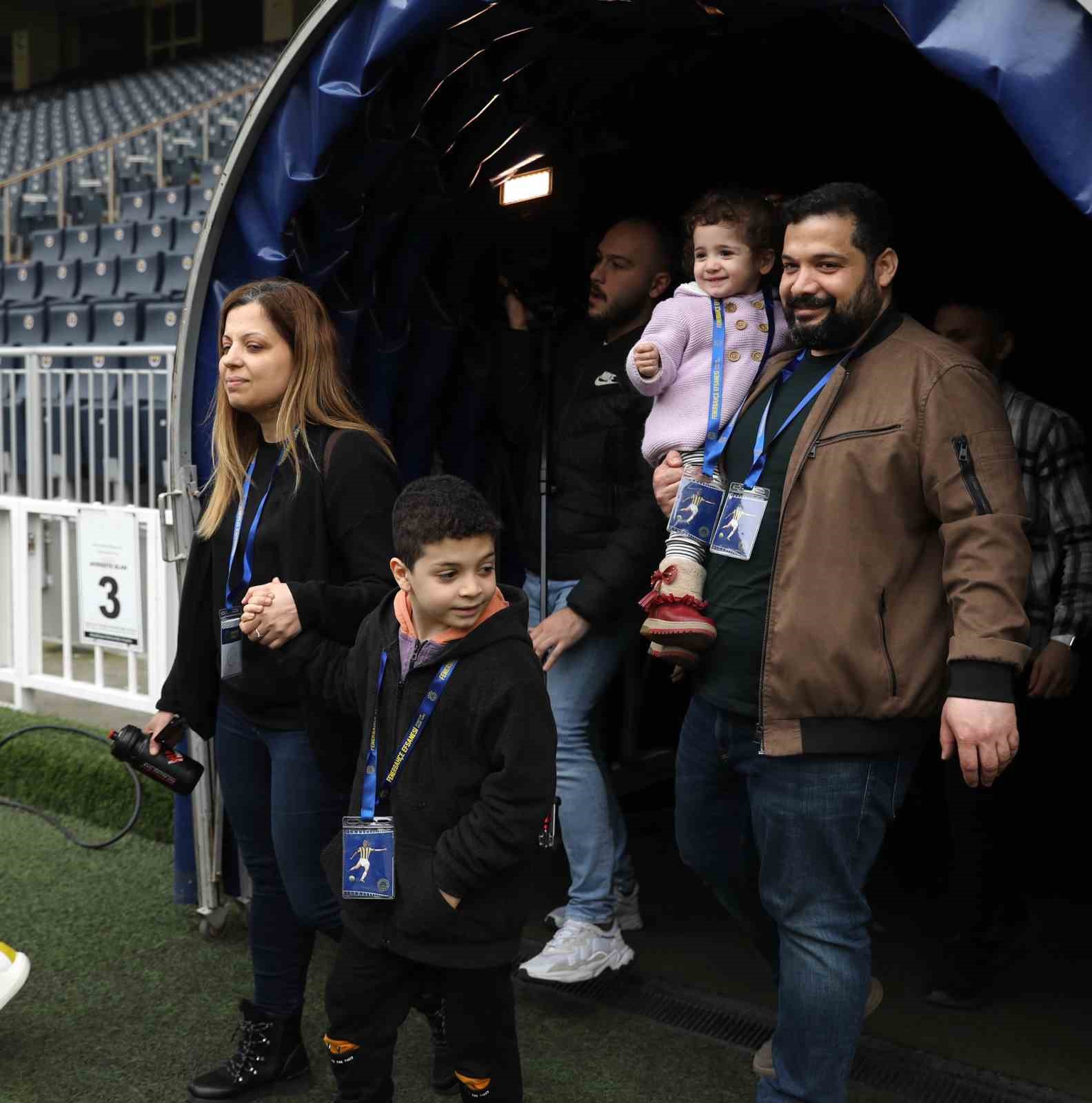 Fenerbahçe, depremzede Kuzey Koşar ve ailesini Ülker Stadı’nda ağırladı