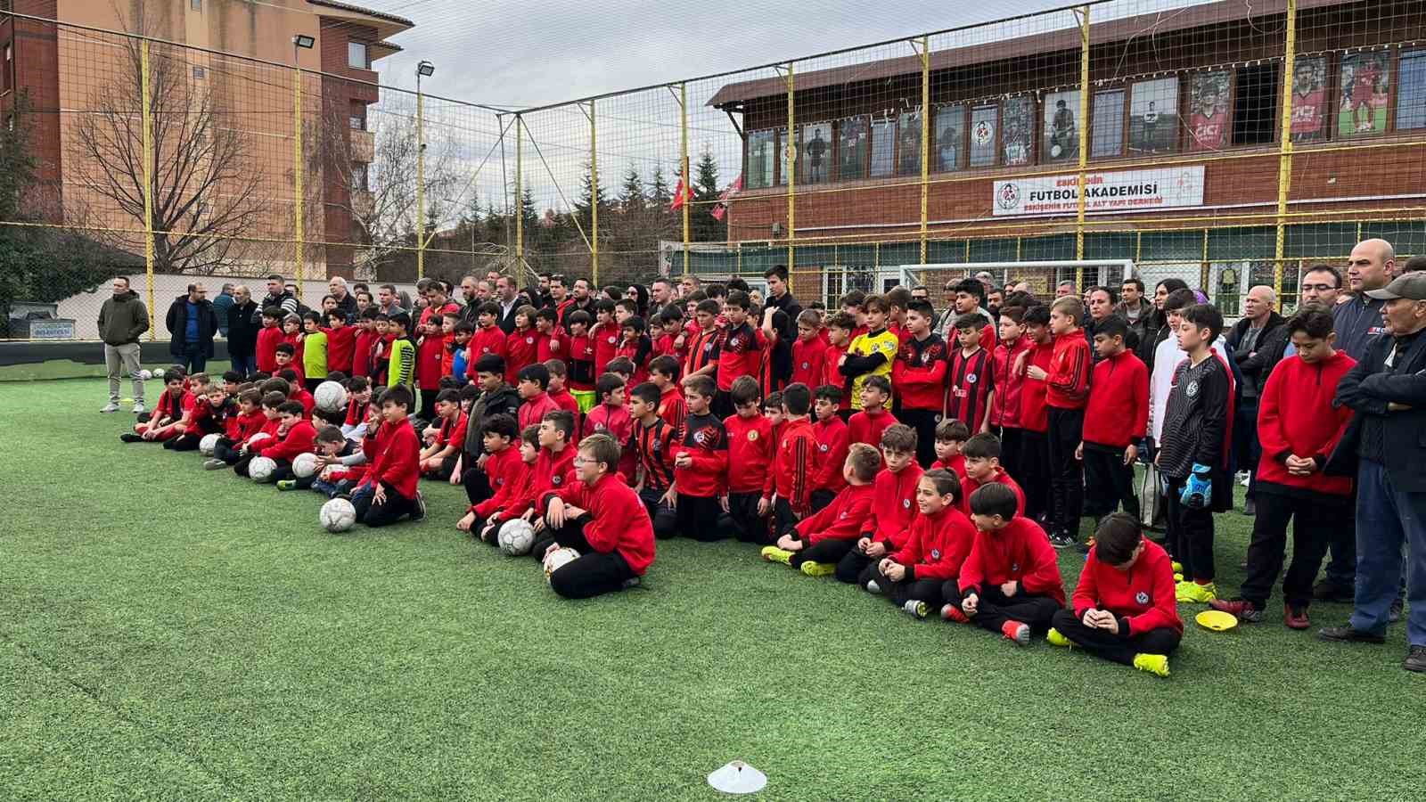 Eskişehir Futbol Altyapı Derneği’nden tesislerin boşaltılmasını isteyen belediyeye tepki