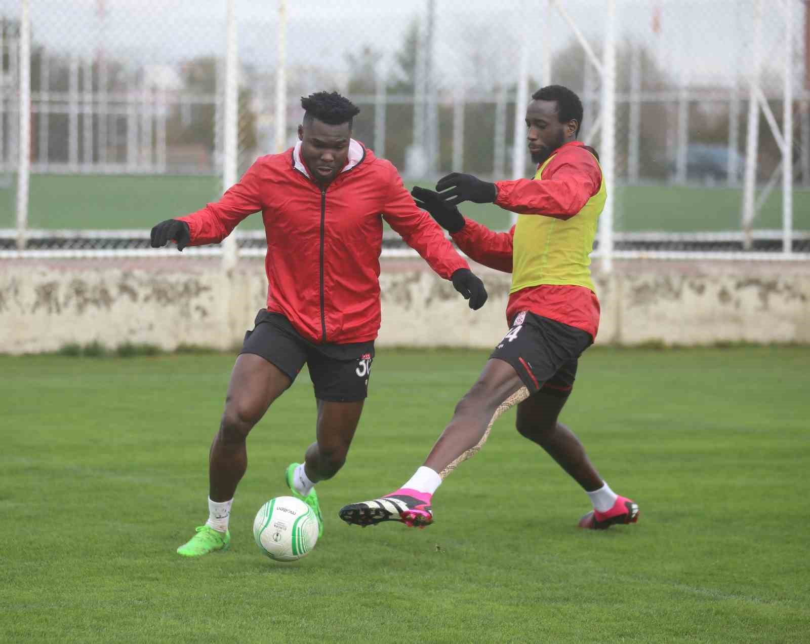 Sivasspor, Fiorentina maçının taktiğini çalıştı
